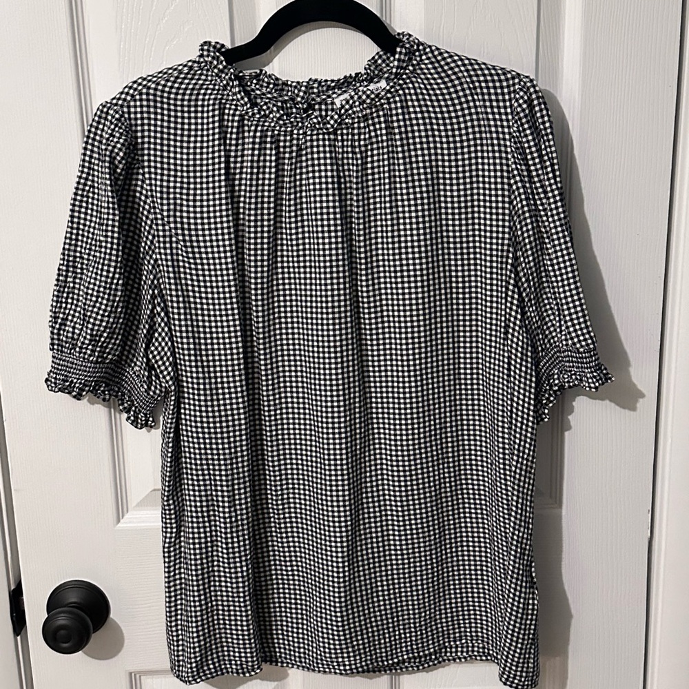 Amazon Essentials Black and White Flutter Sleeve Blouse